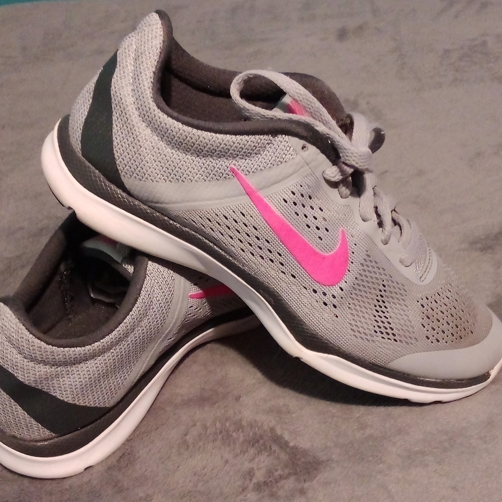 NIKE Training In Season 5 Size 5